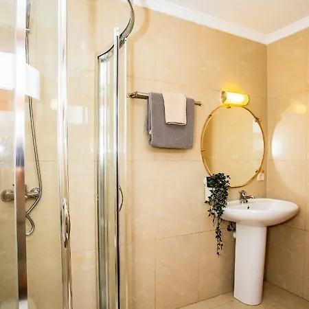 22 Sea Views, Pool,games,hot Tub, Office With Computer+ Wifi