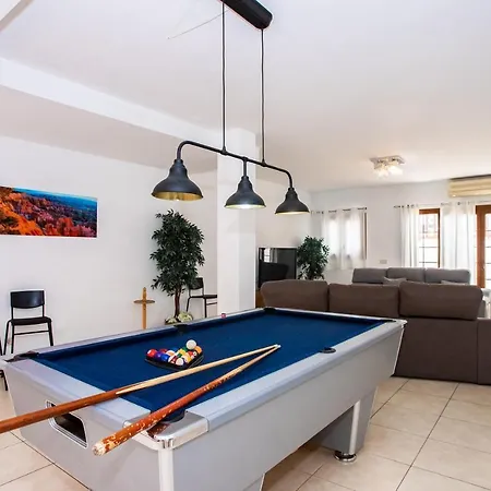 Villa 22 Sea Views, Pool,games,hot Tub, Office With Computer+ Wifi