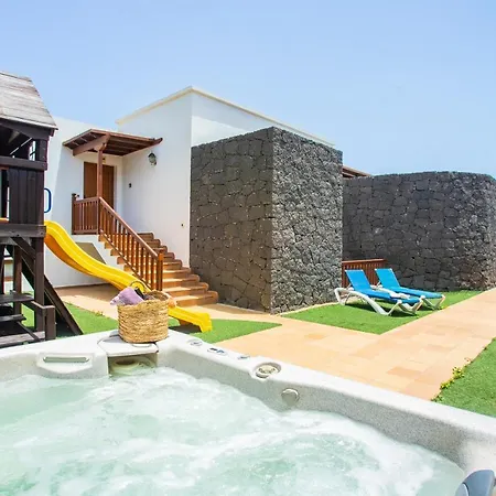 22 Sea Views, Pool,games,hot Tub, Office With Computer+ Wifi וילה